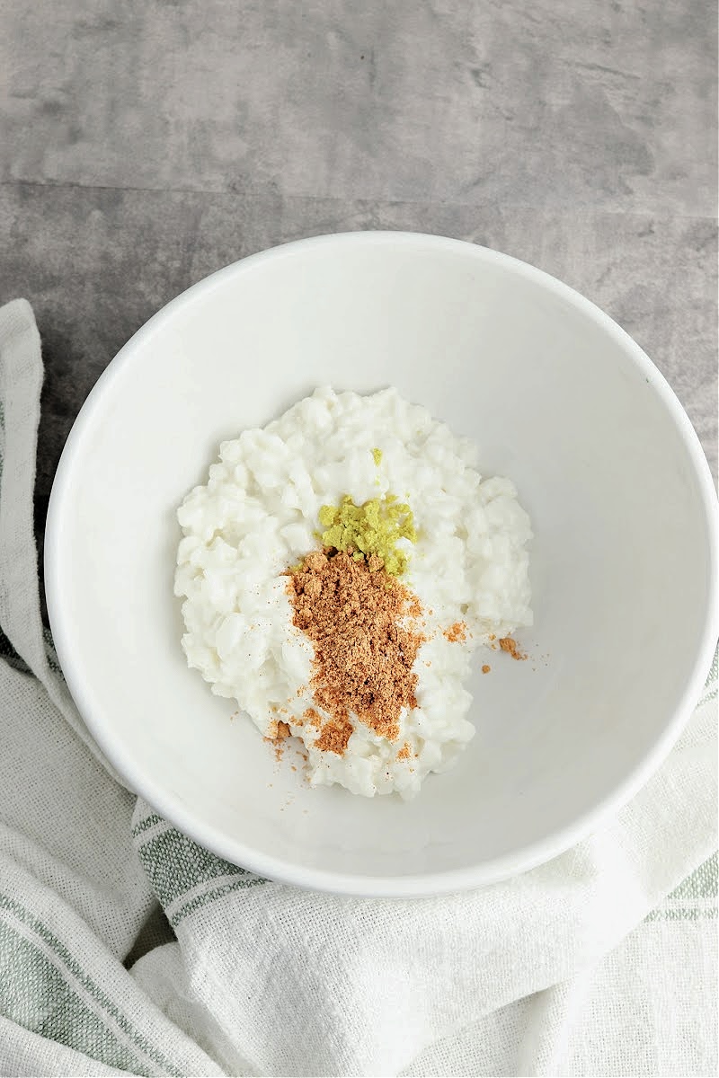 Cottage cheese and spices