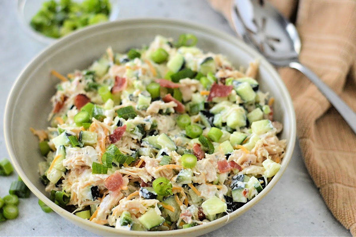 Keto Jalapeno Popper Chicken Cucumber Salad