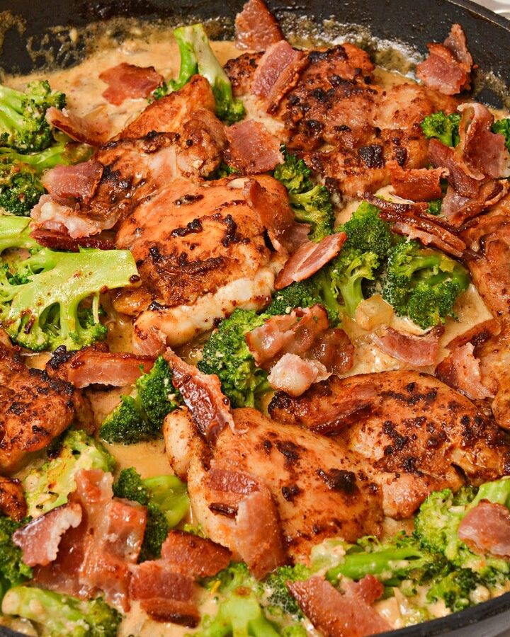 Keto Bacon Chicken Thighs With Garlic Cream Sauce