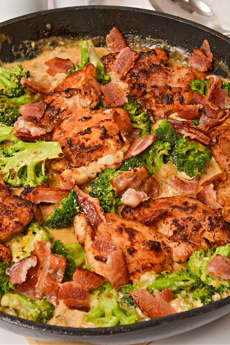 Keto Bacon Chicken Thighs With Garlic Cream Sauce