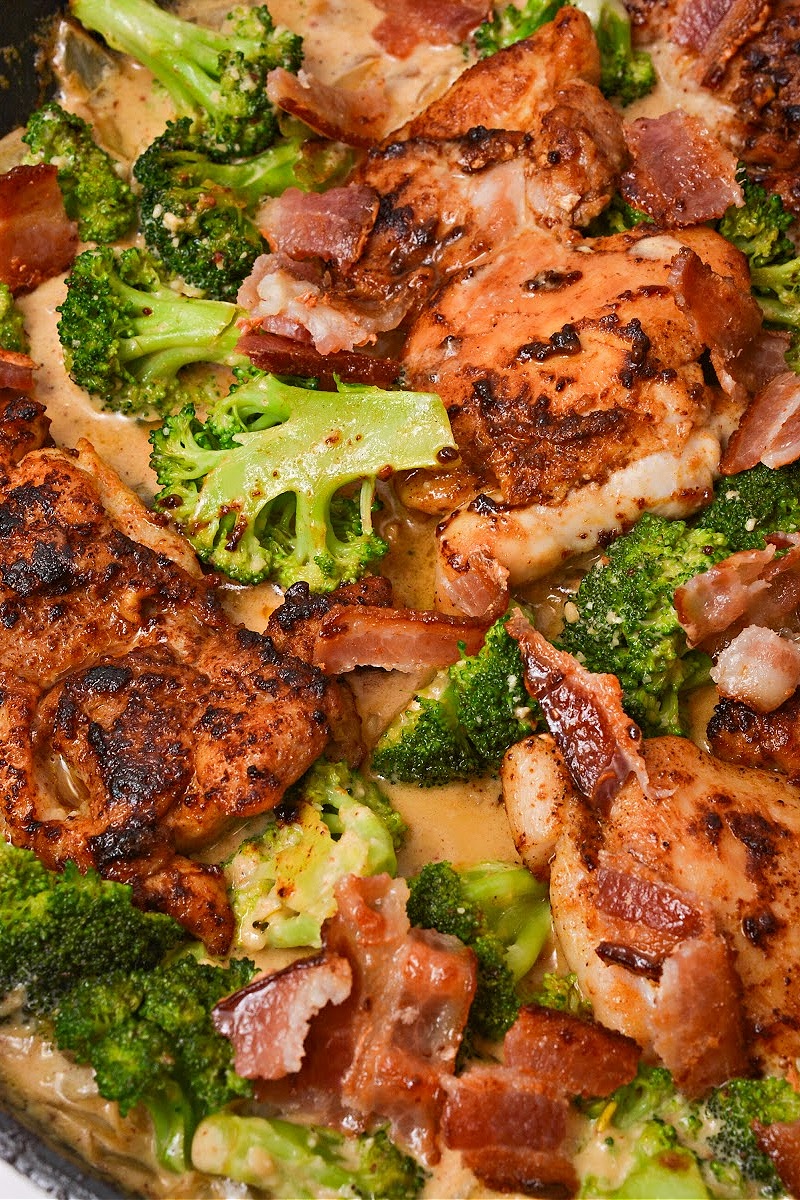 Keto Bacon Chicken Thighs With Garlic Cream Sauce