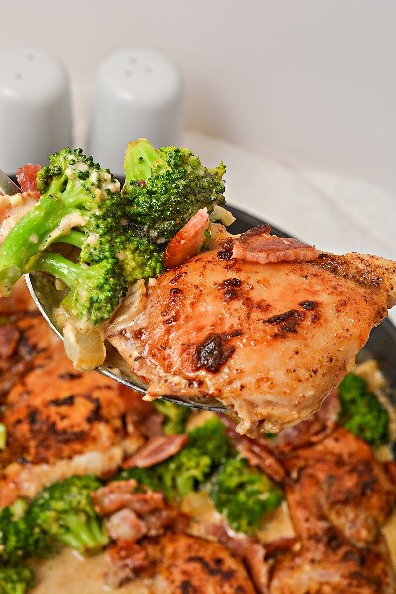 Keto Bacon Chicken Thighs With Garlic Cream Sauce
