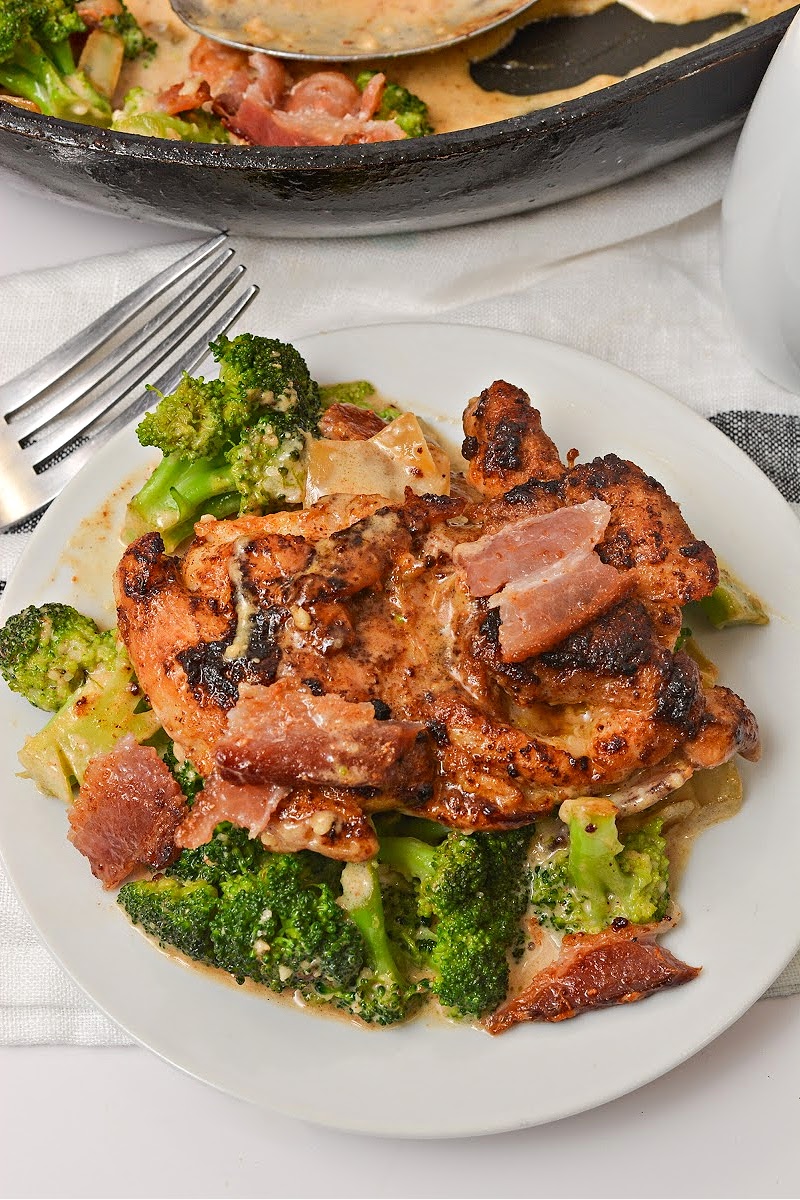 Keto Bacon Chicken Thighs With Garlic Cream Sauce