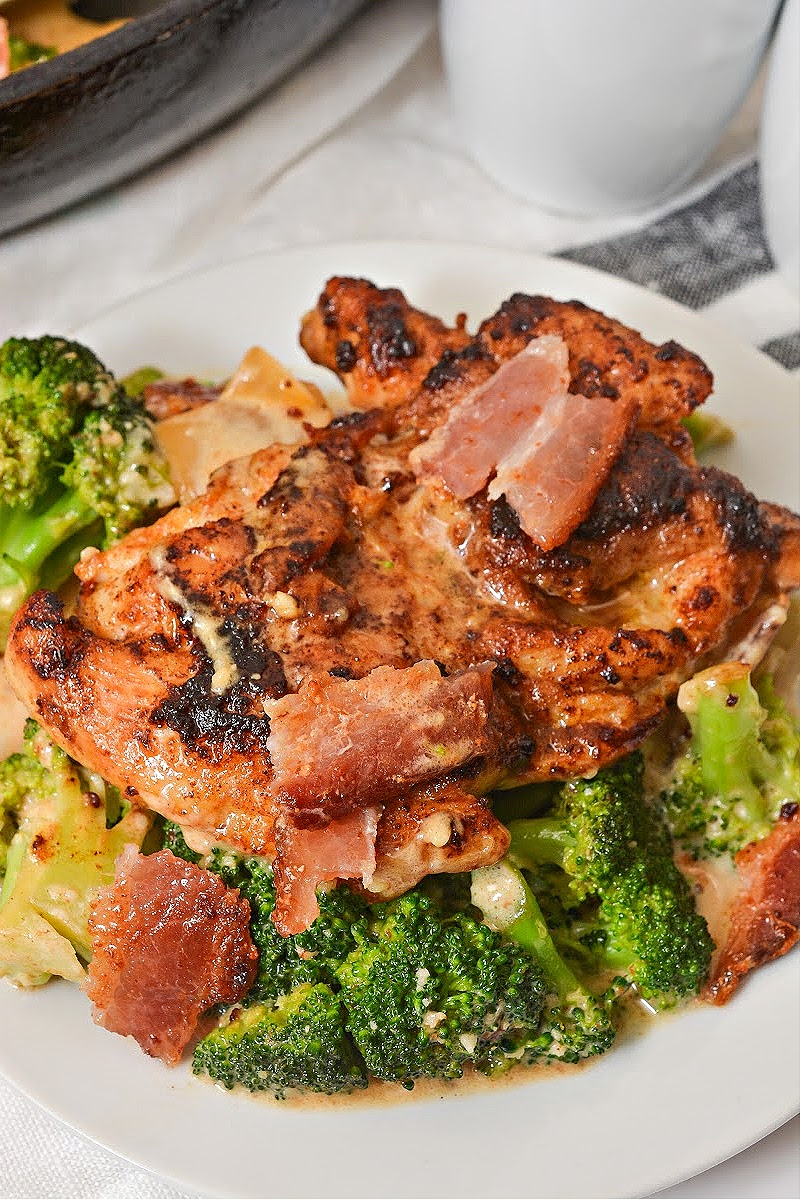 Keto Bacon Chicken Thighs With Garlic Cream Sauce