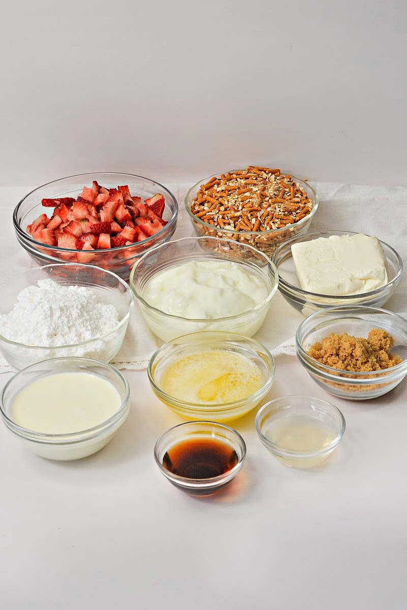 Low-Carb Strawberry Pretzel Parfait Ingredients