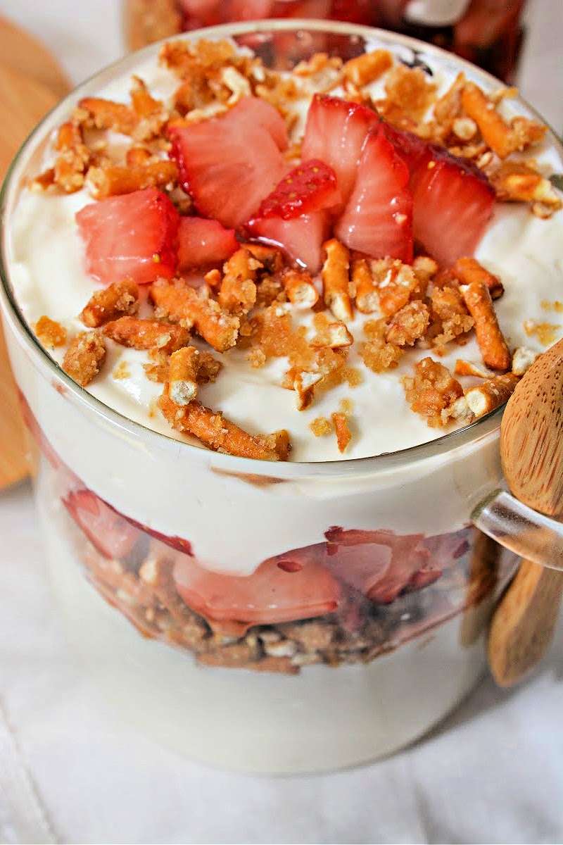 Low-Carb Strawberry Pretzel Parfait