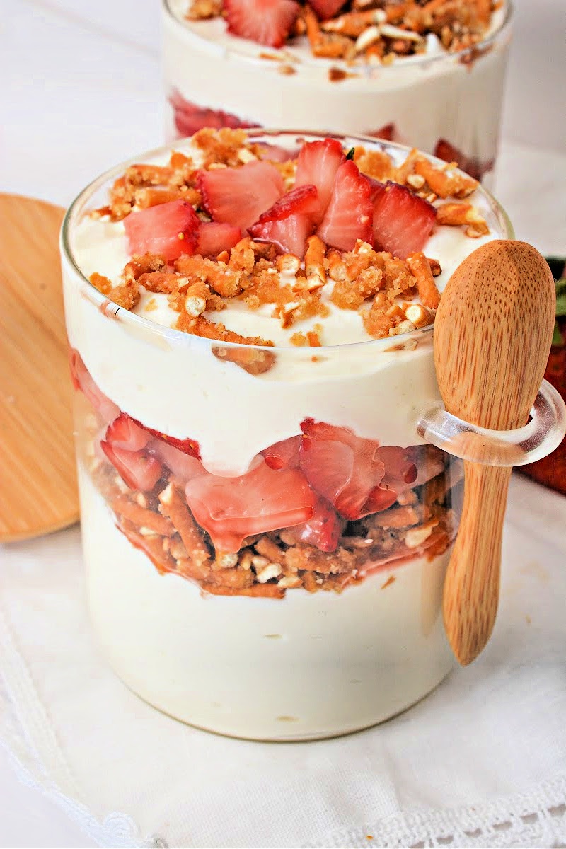 Low-Carb Strawberry Pretzel Parfait