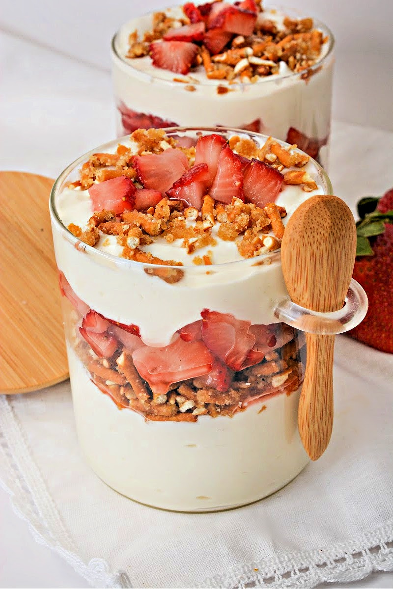 Low-Carb Strawberry Pretzel Parfait