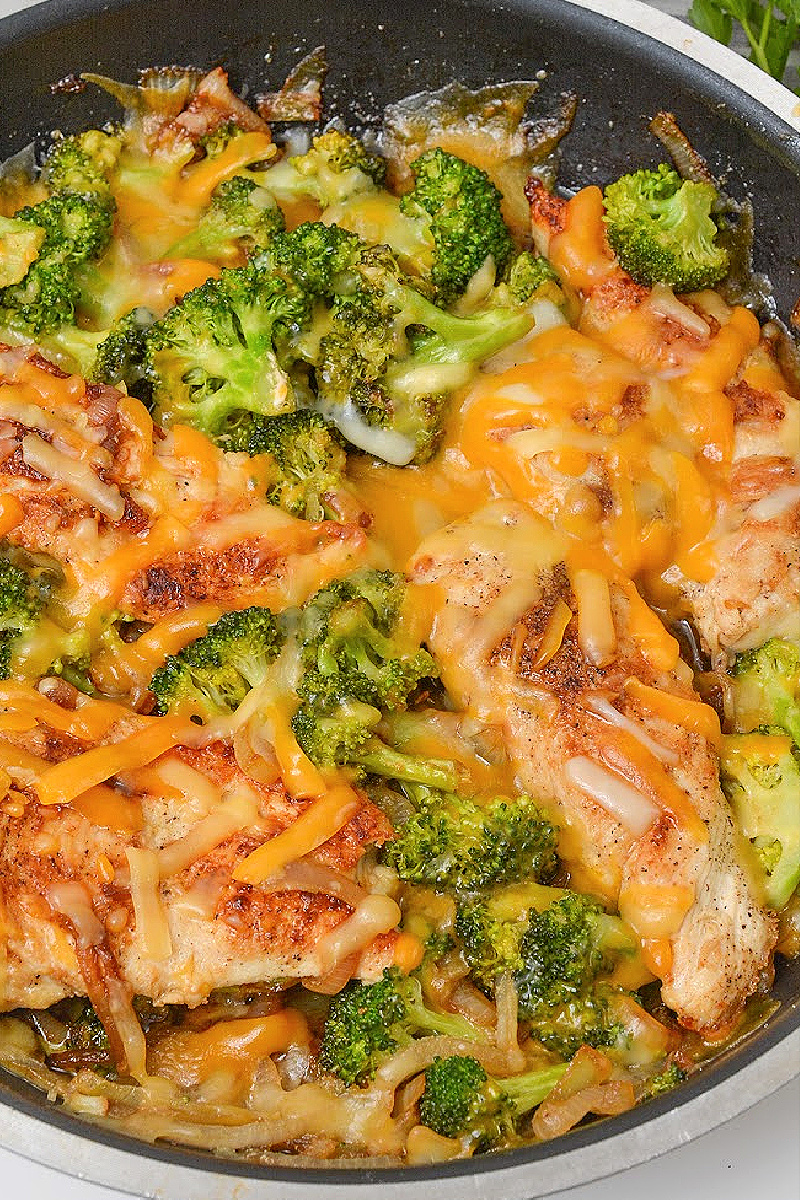 Keto French Onion Chicken And Broccoli Skillet