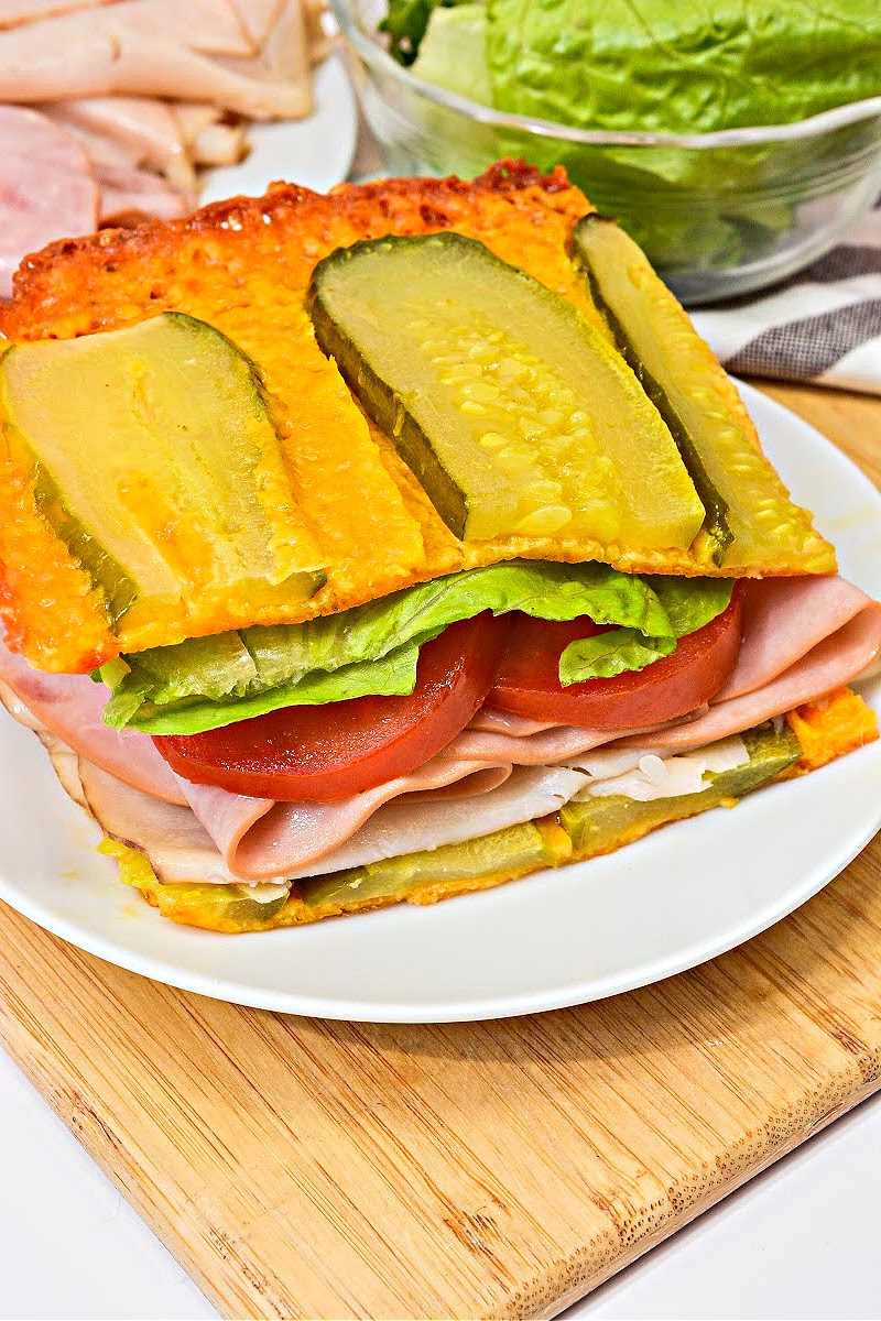 Keto Crispy Dill Pickle Bread Sandwich