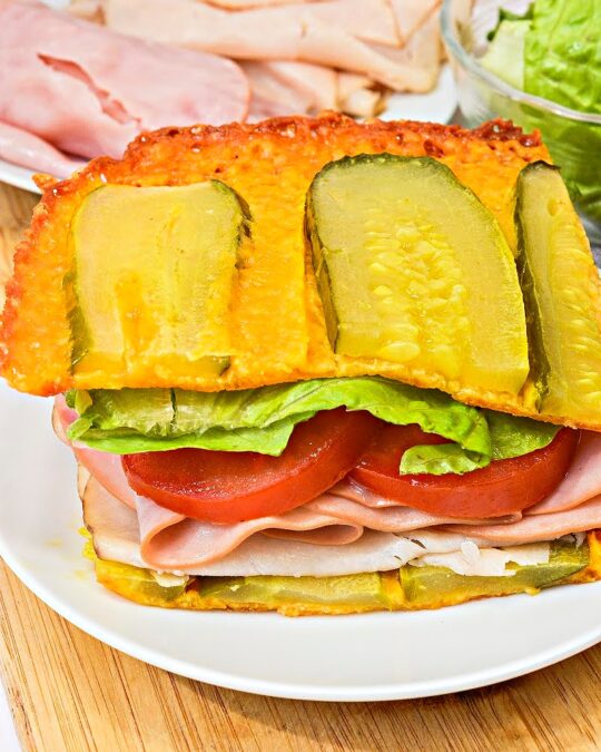 Keto Crispy Dill Pickle Bread Sandwich