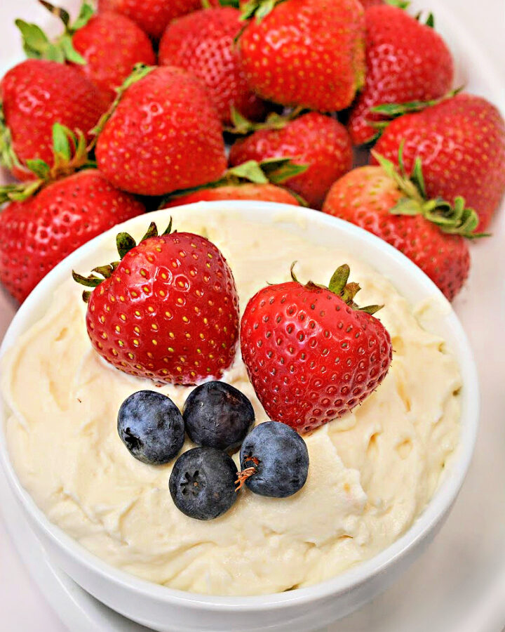 Low Carb Fluffy Cheesecake Dip