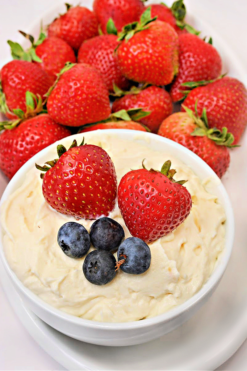 Low Carb Fluffy Cheesecake Dip