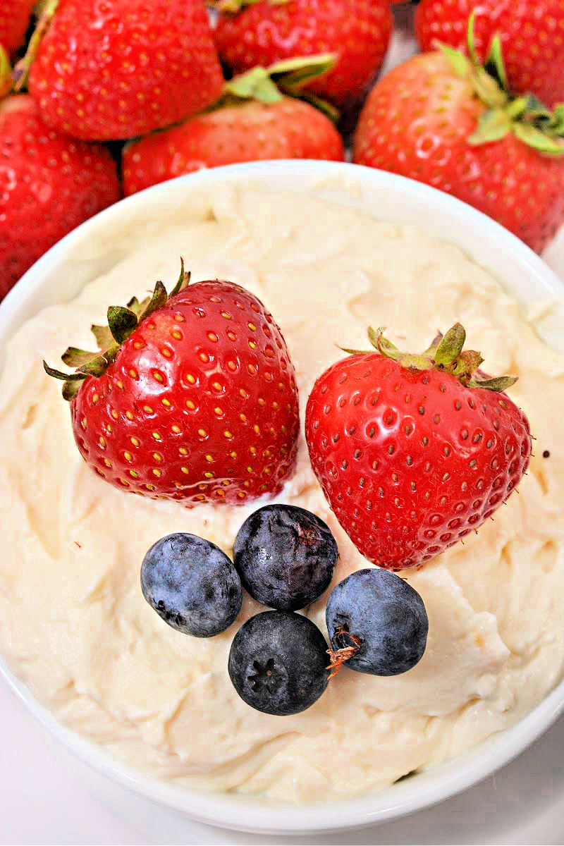 Low Carb Fluffy Cheesecake Dip