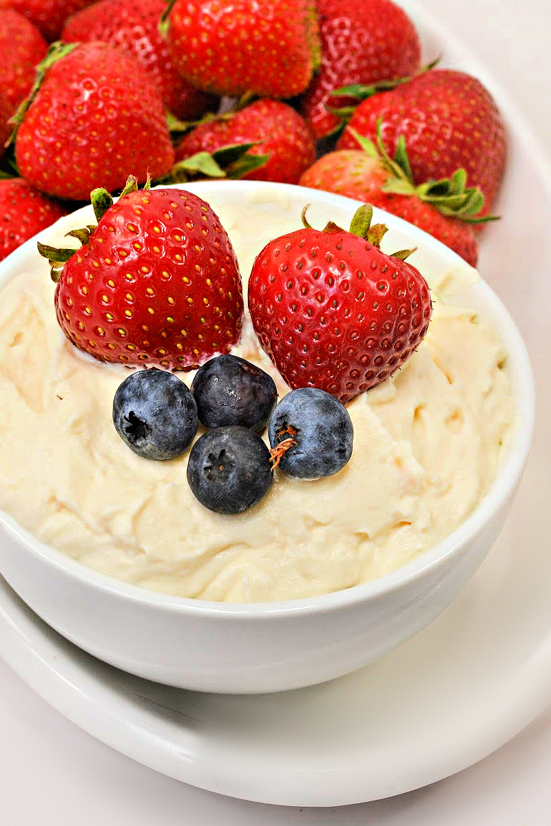 Low Carb Fluffy Cheesecake Dip