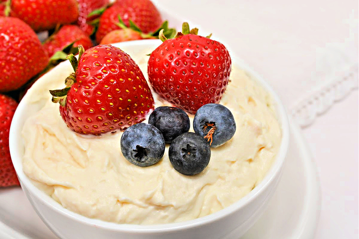 Low Carb Fluffy Cheesecake Dip