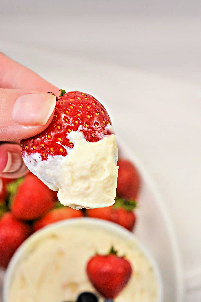 Low Carb Fluffy Cheesecake Dip
