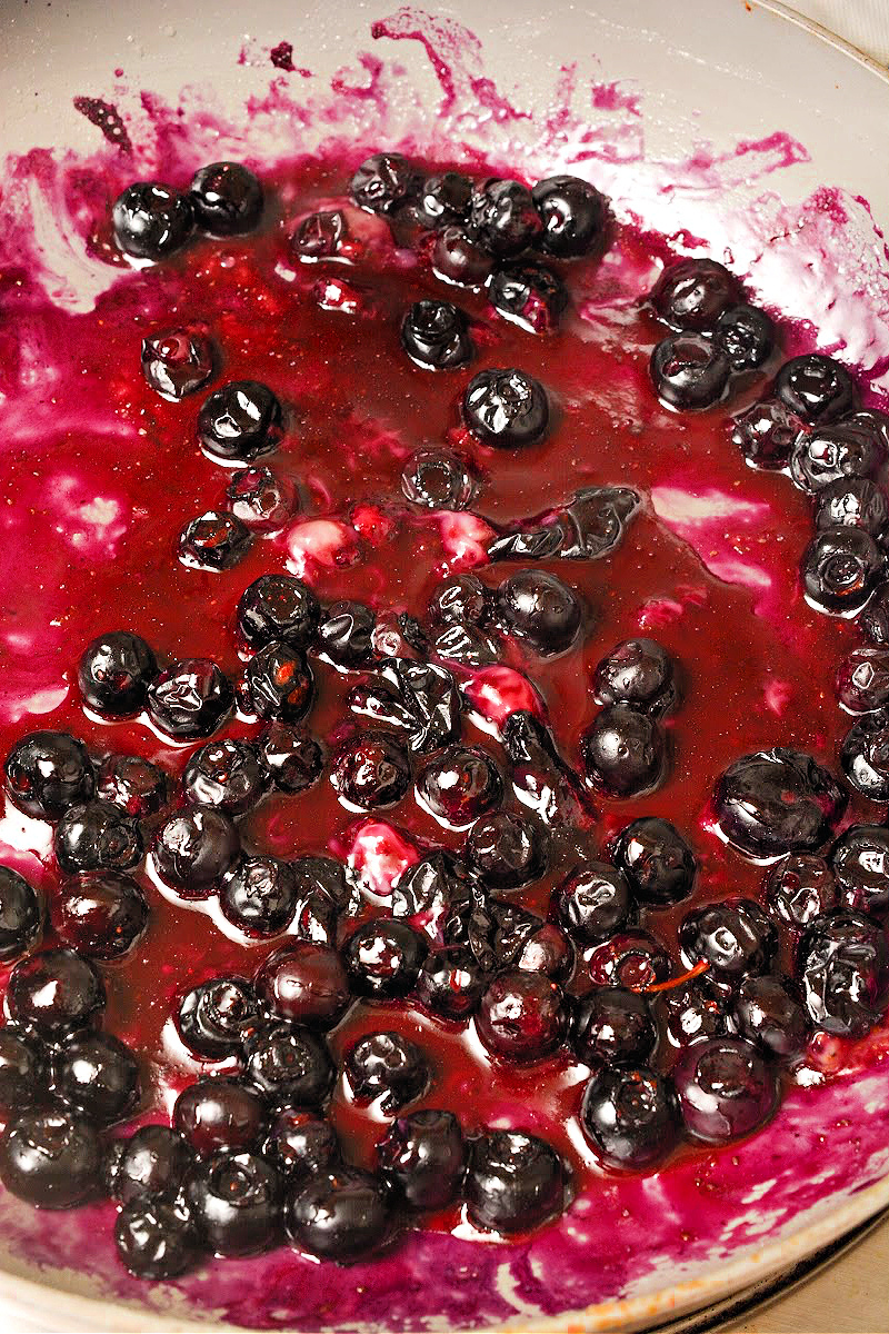 Low-Carb Blueberry Yogurt Cheesecake