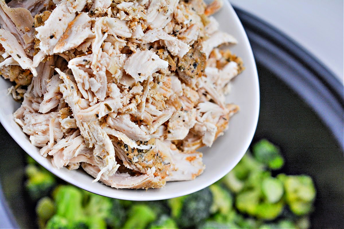 Keto Cheesy Crockpot Chicken and Broccoli Casserole