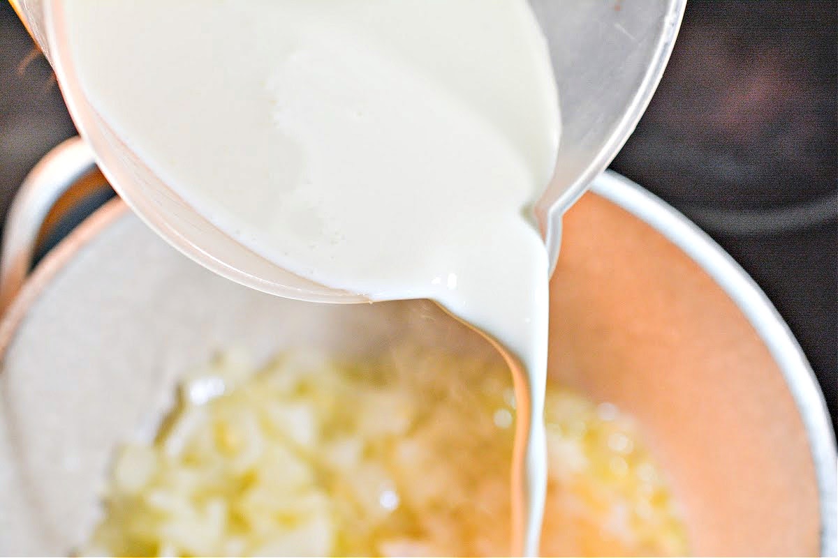 Keto Cheesy Crockpot Chicken and Broccoli