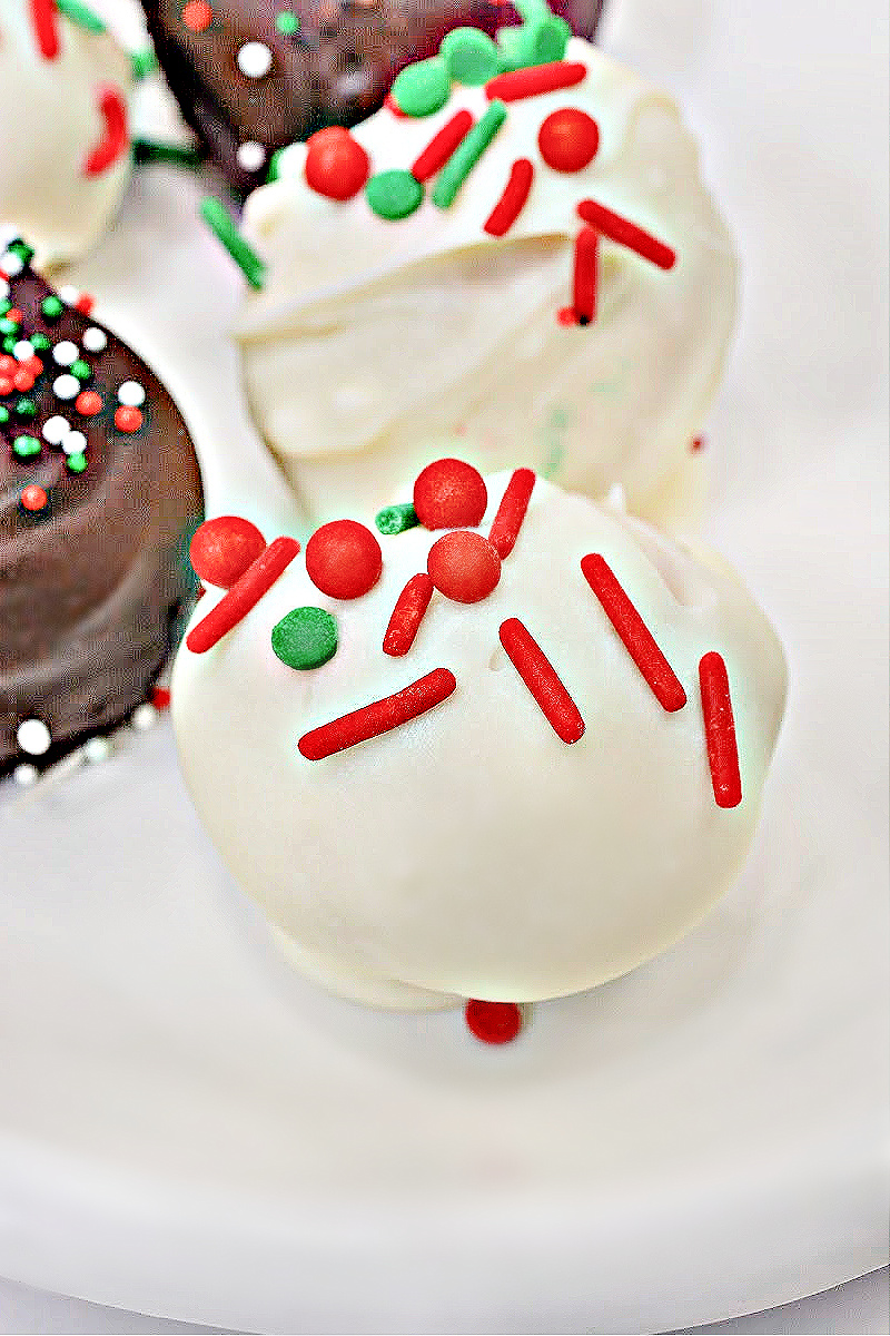 Low Carb Christmas Cake Balls