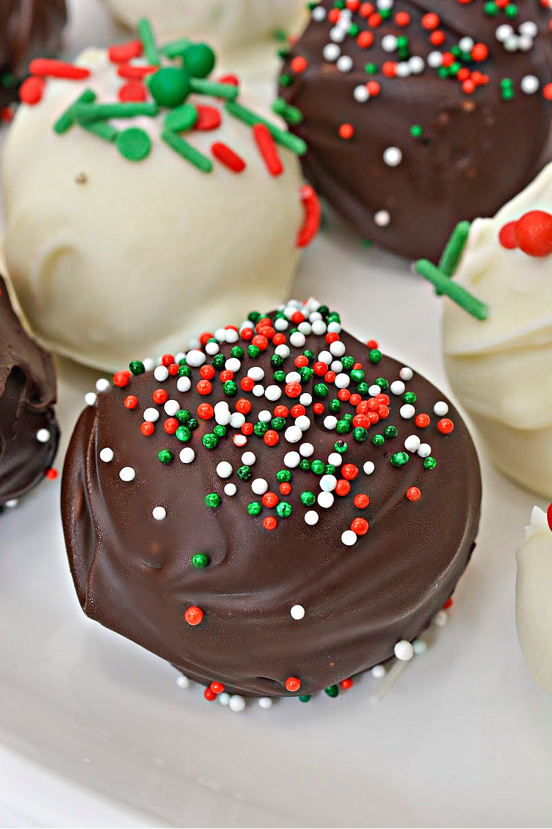 Low Carb Christmas Cake Balls