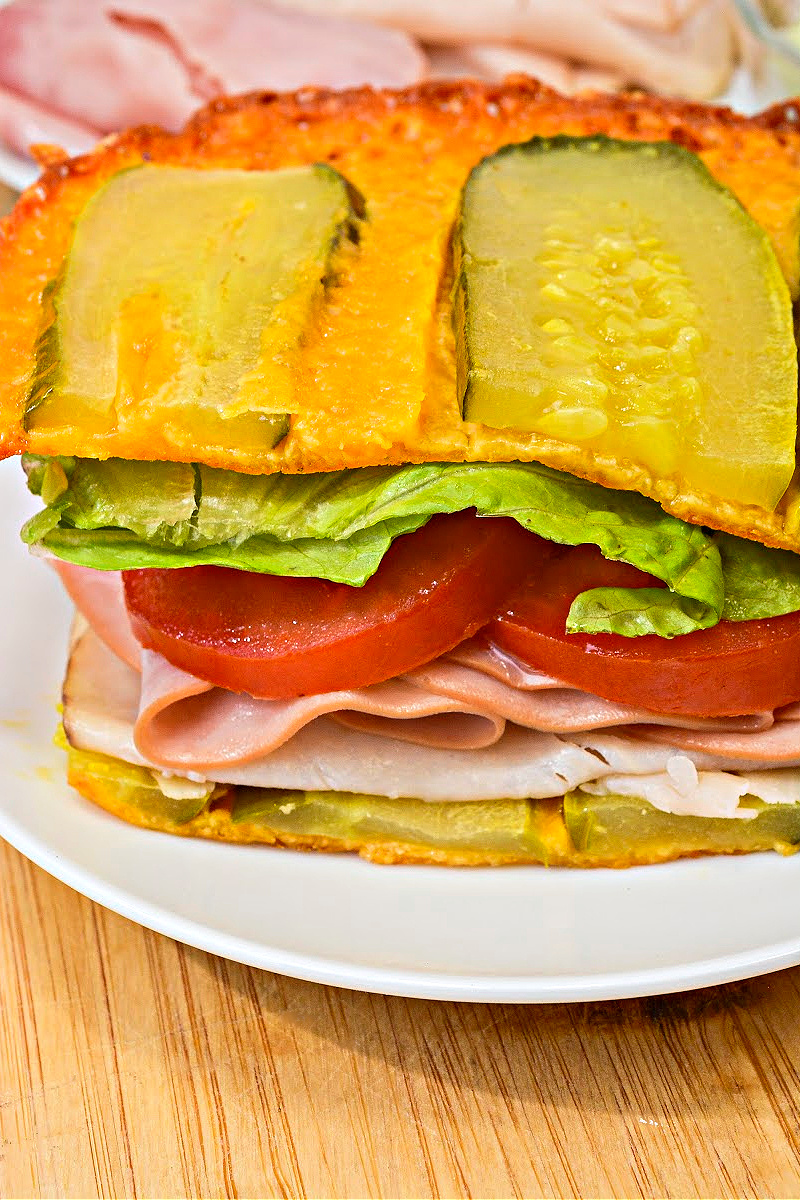 Keto Crispy Dill Pickle Bread Sandwich