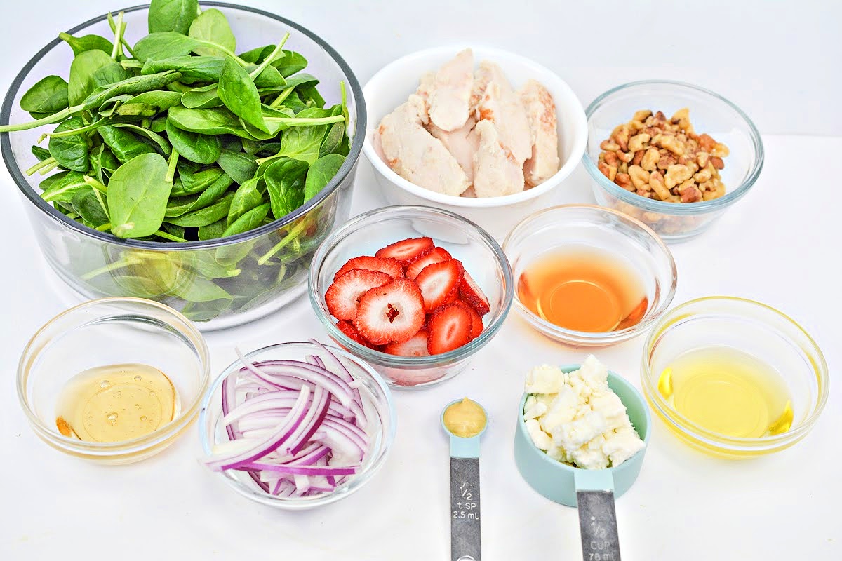 Strawberry Spinach Salad with Chicken 
