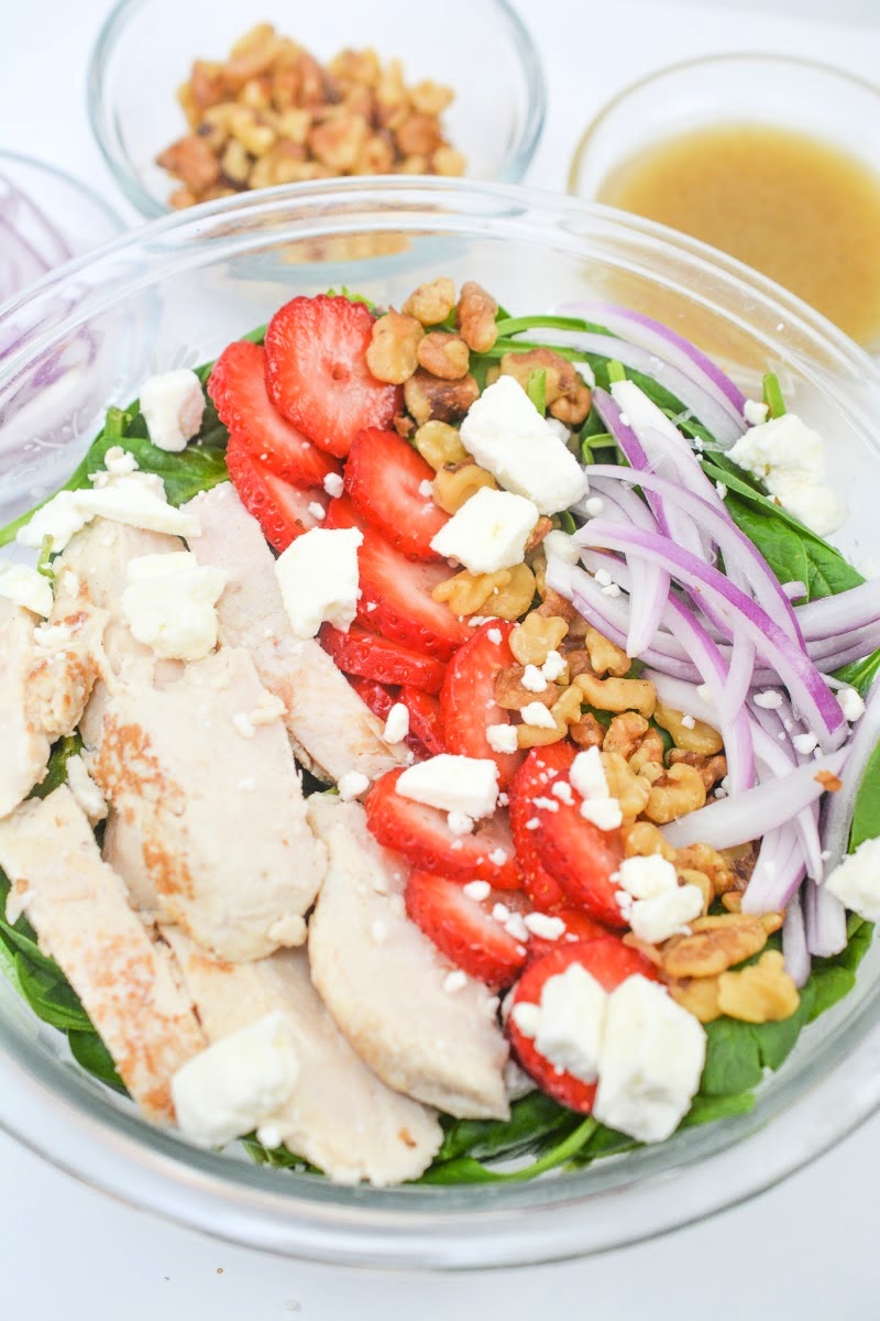 Strawberry Spinach Salad with Chicken 