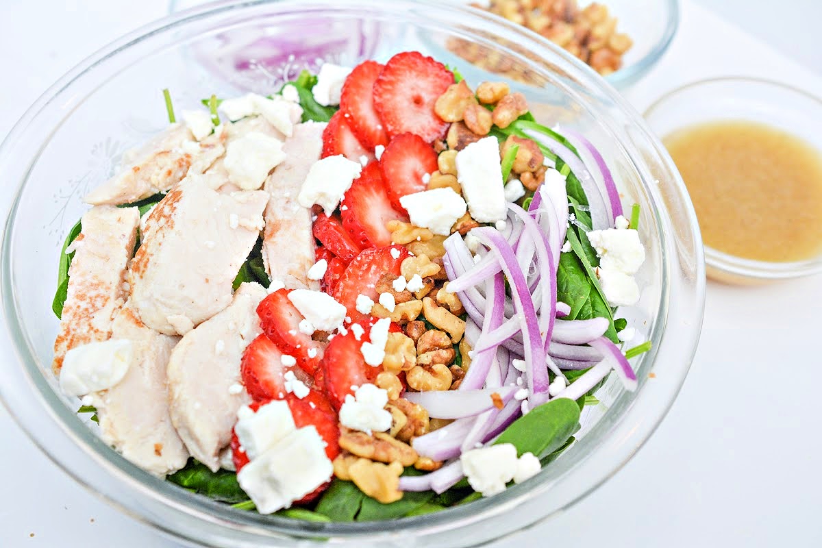 Strawberry Spinach Salad with Chicken